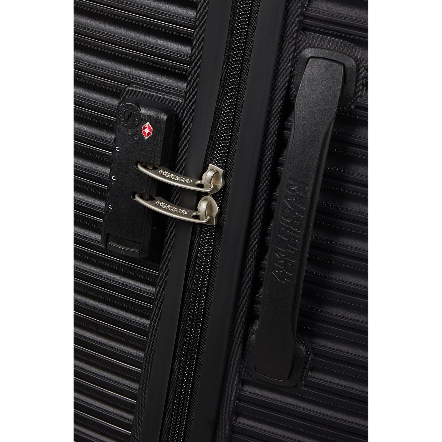 American Tourister Liftoff Spinner 79 black
