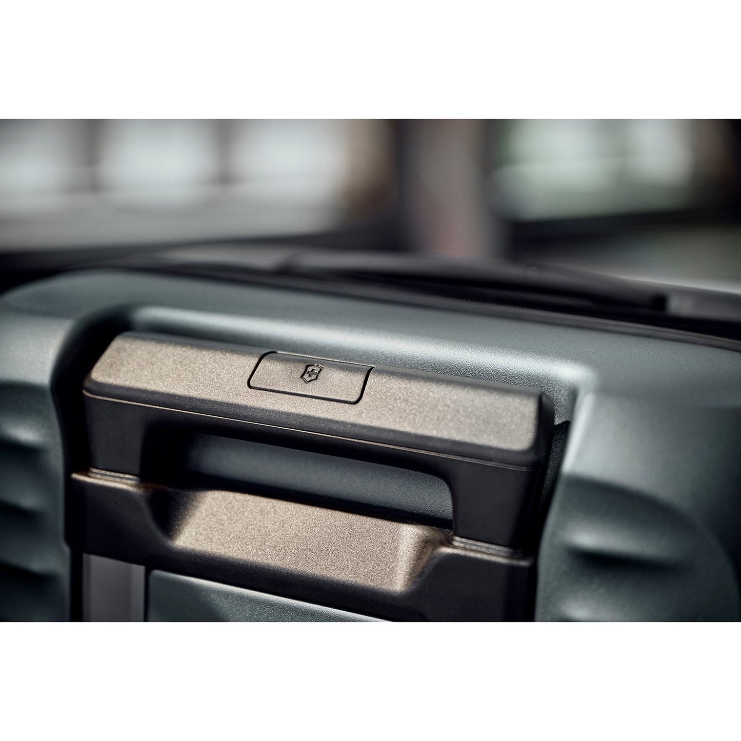 Victorinox Airox Advanced Medium Case stone white