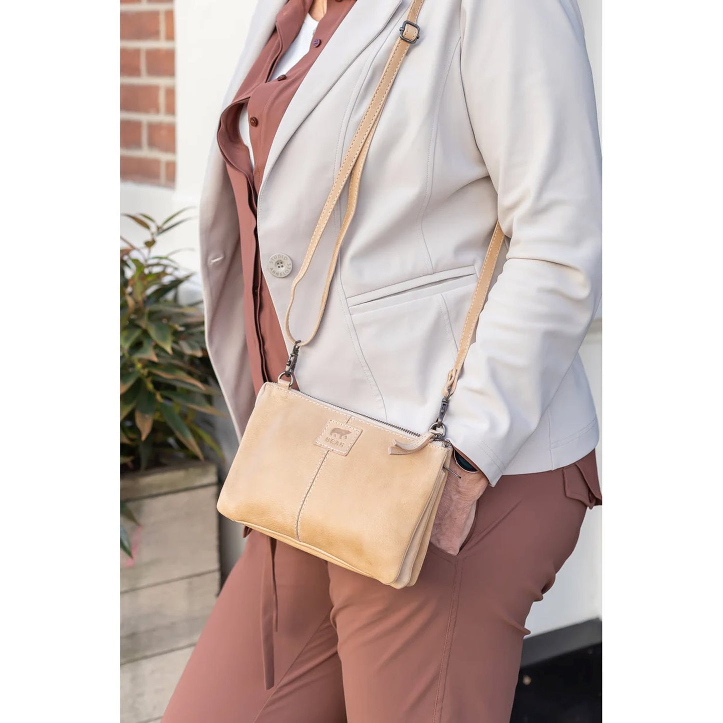 Bear Design Cow Lavato Clutch beige