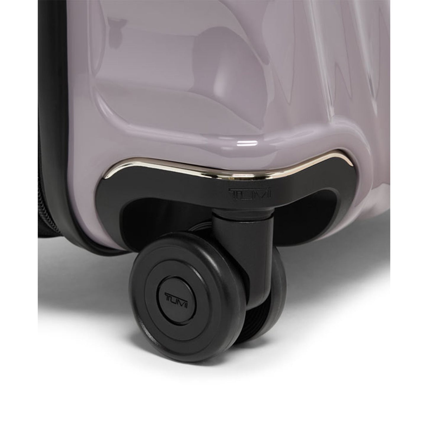 TUMI 19 Degree Intl Exp 4 Whl C/O lavender