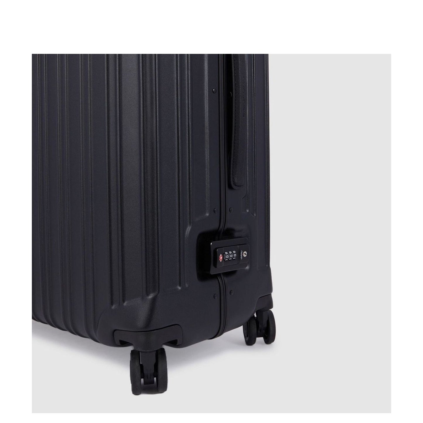 Piquadro PQ Light Frame Medium Spinner 68 matte black