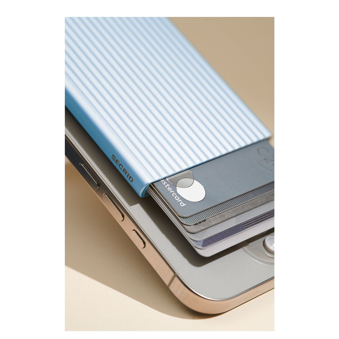 Secrid Cardprotector Pasjeshouder - voor magsafe - ice blue