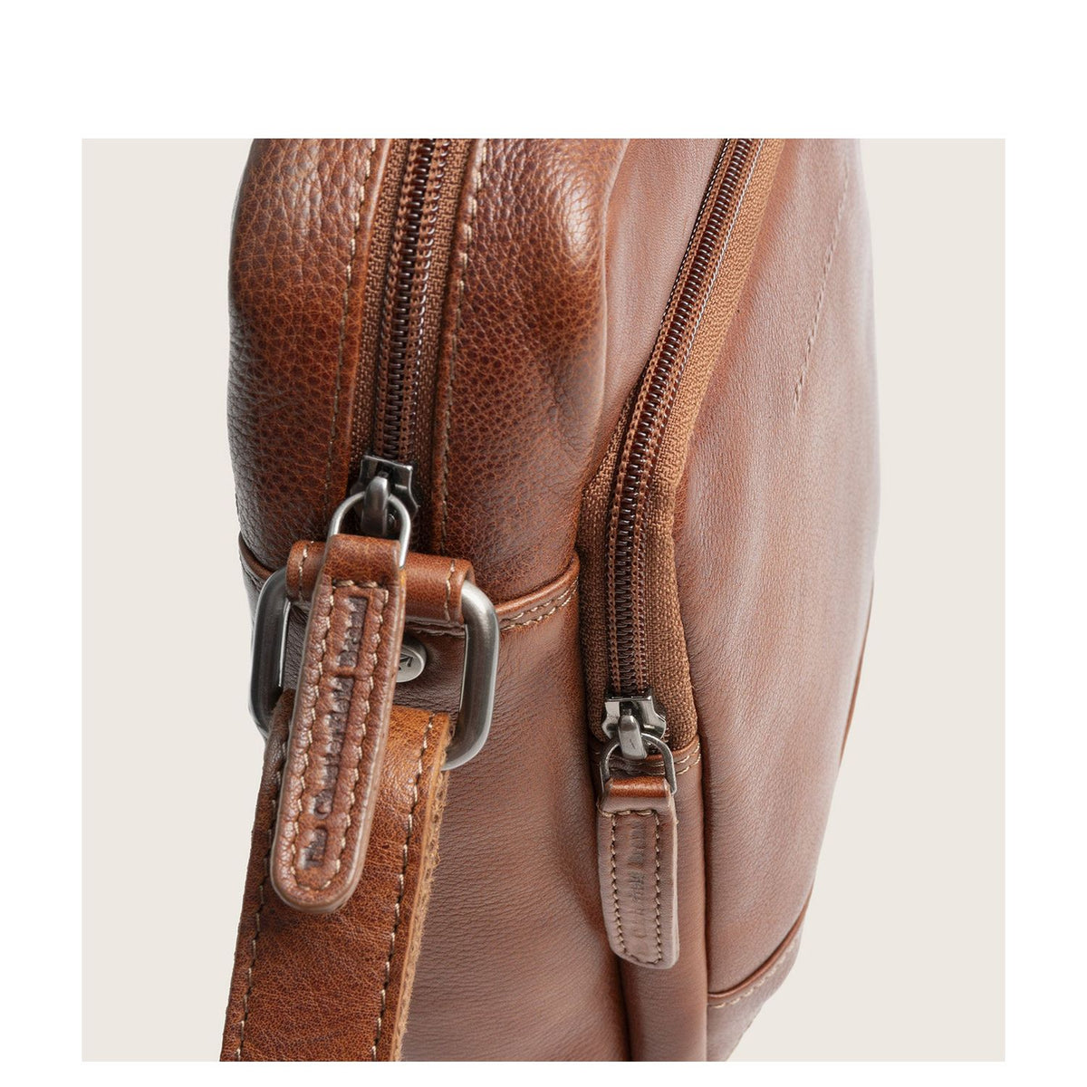 The Chesterfield Brand Valtorio Crossbody Schoudertas cognac