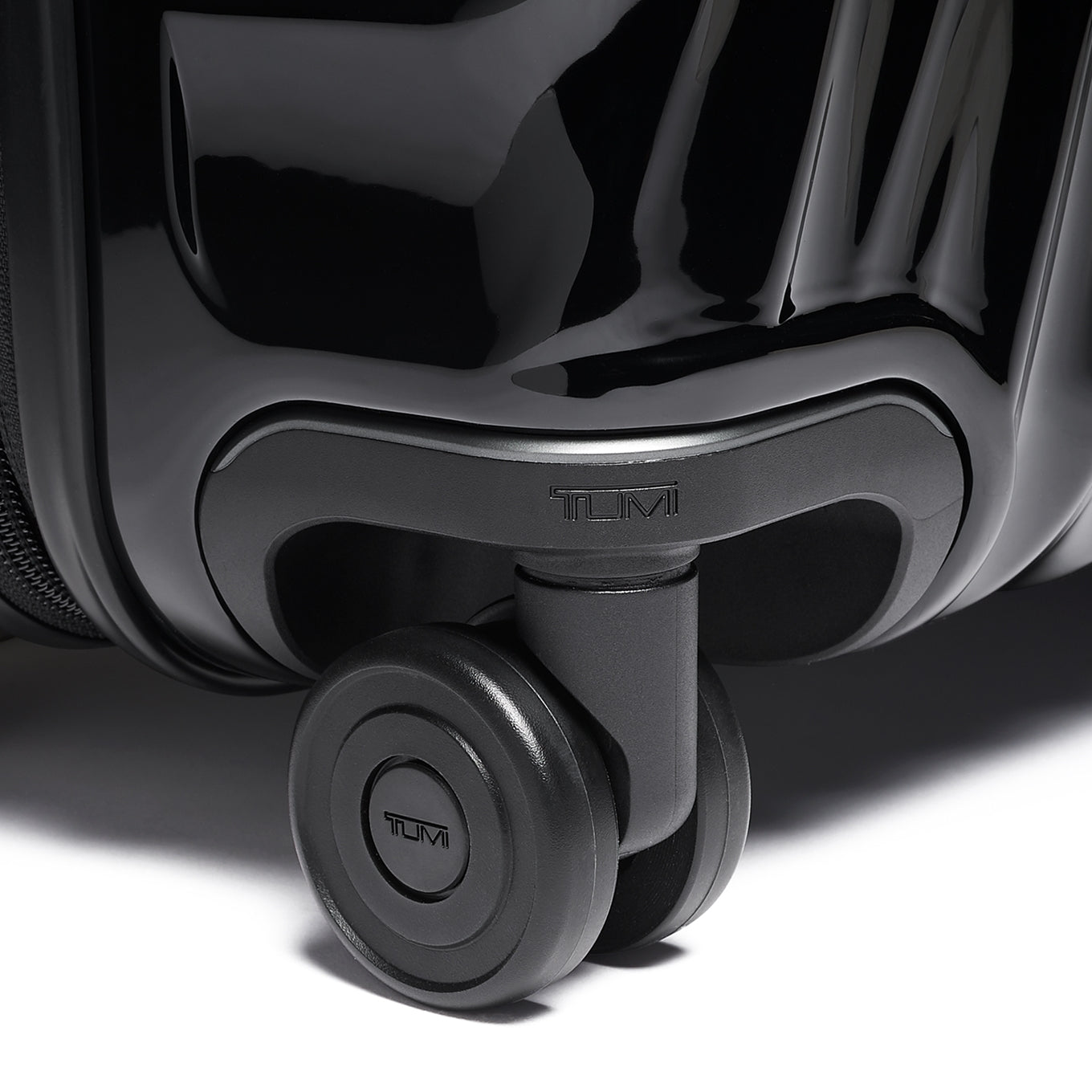 TUMI 19 Degree Wold Wide Trip 4 Wheel Trolley black