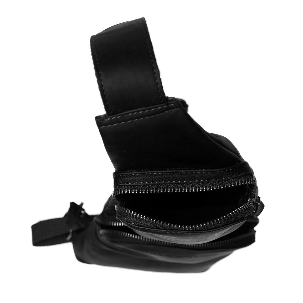 The Chesterfield Brand Logan Crossbody Backpack schwarze Herrentasche