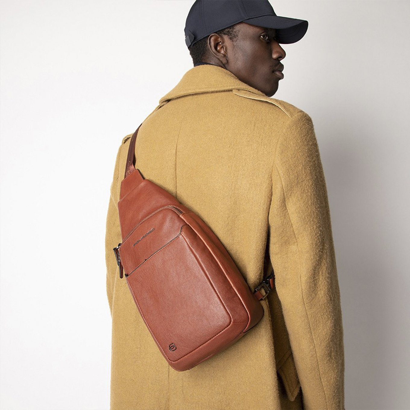 Piquadro Black Square Mono Slingbag with iPad Compartment tobacco