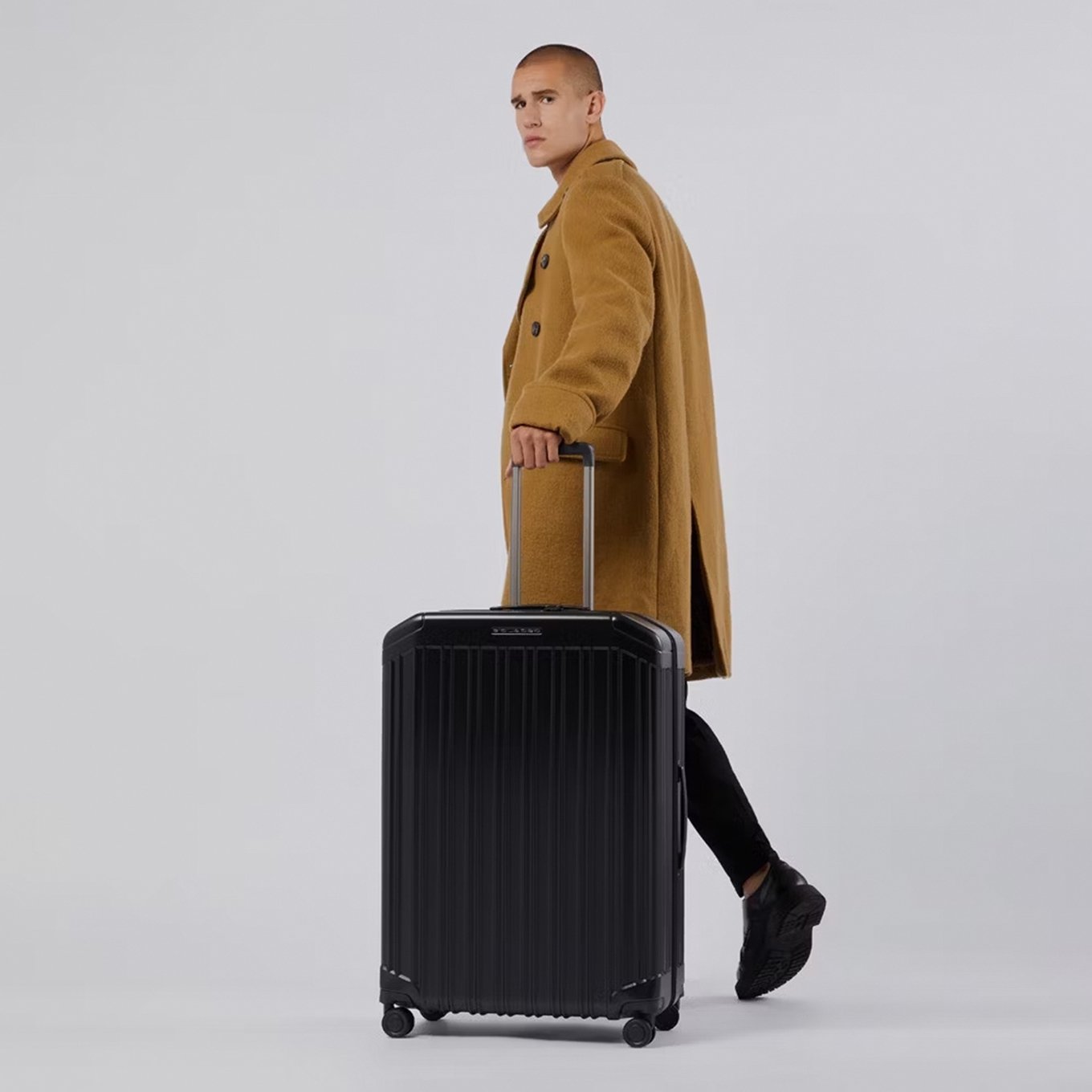 Piquadro PQ-Light Large Trolley matt black Hard Suitcase