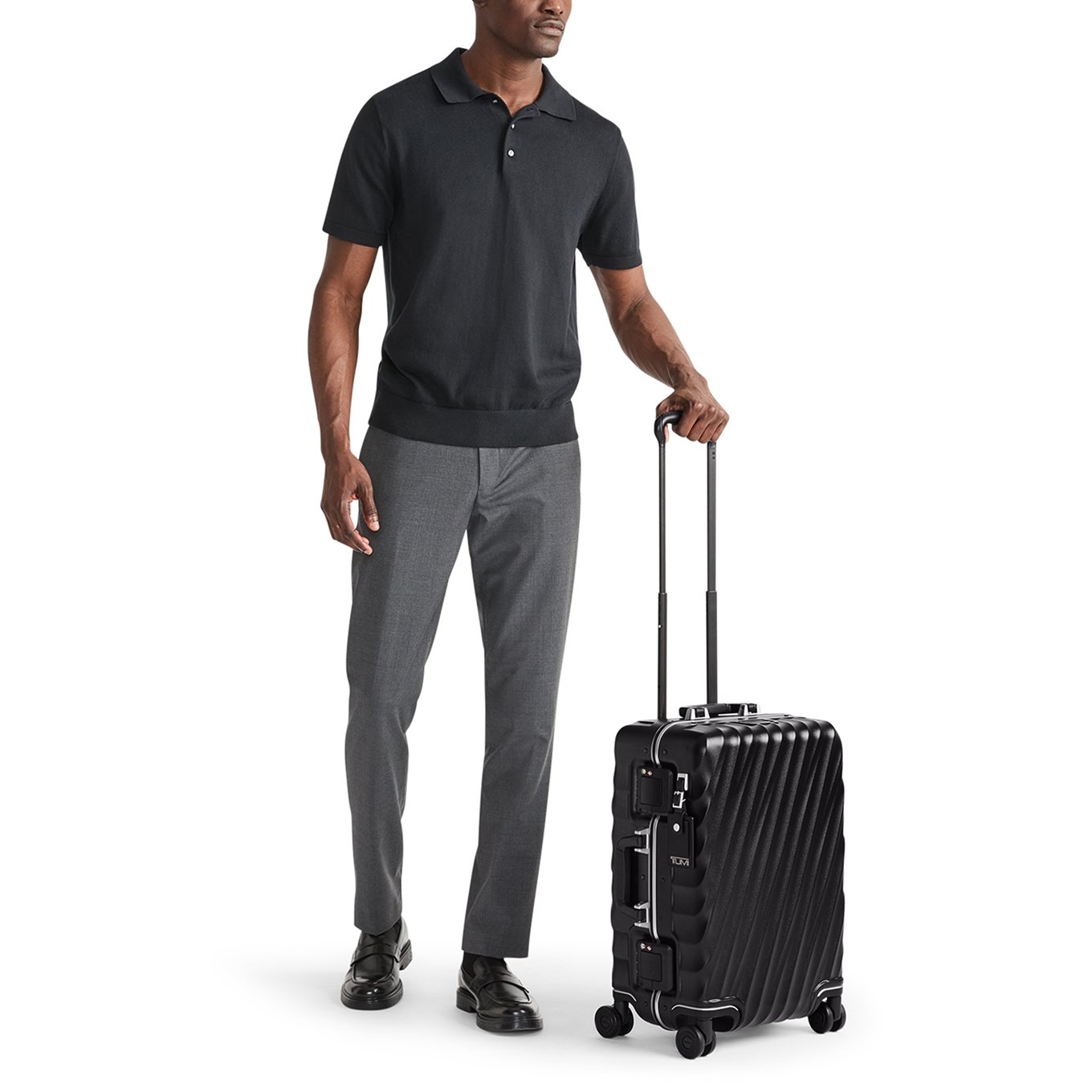 TUMI 19 Degree Frame Intl Wheel C/O black texture