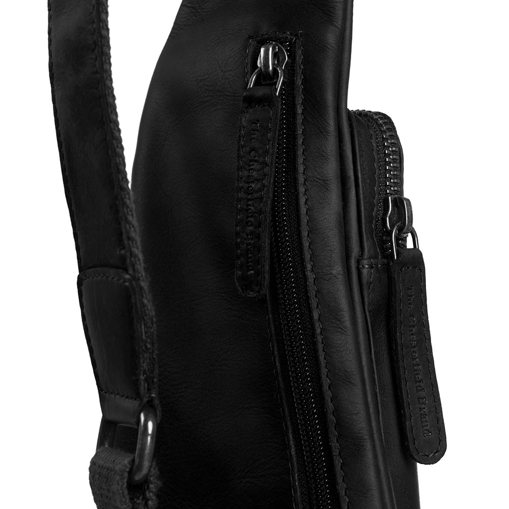 The Chesterfield Brand Logan Crossbody Backpack schwarze Herrentasche