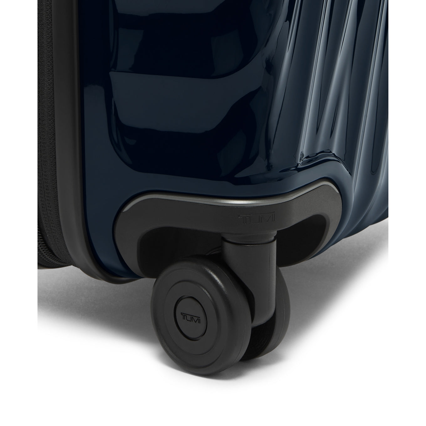 TUMI 19 Degree International Expandable 4 Wheel Trolley navy