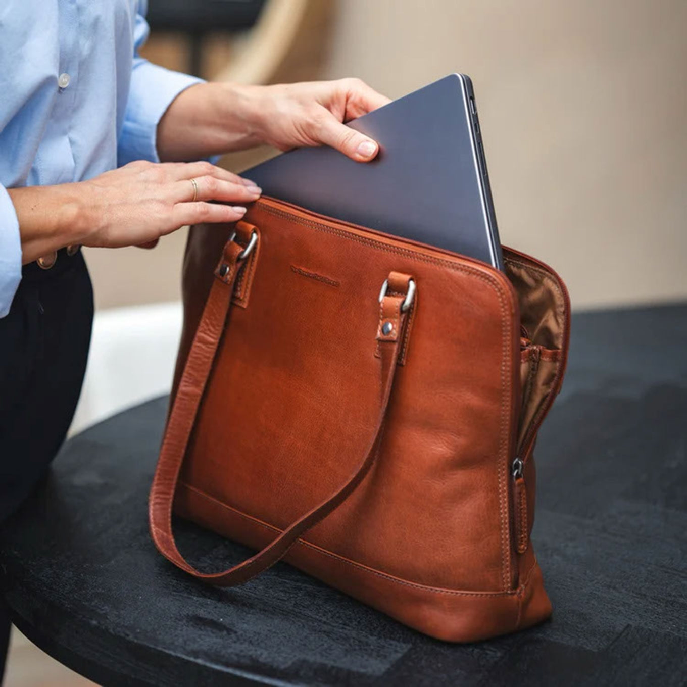 The Chesterfield Brand Selvino Shoulderbag black
