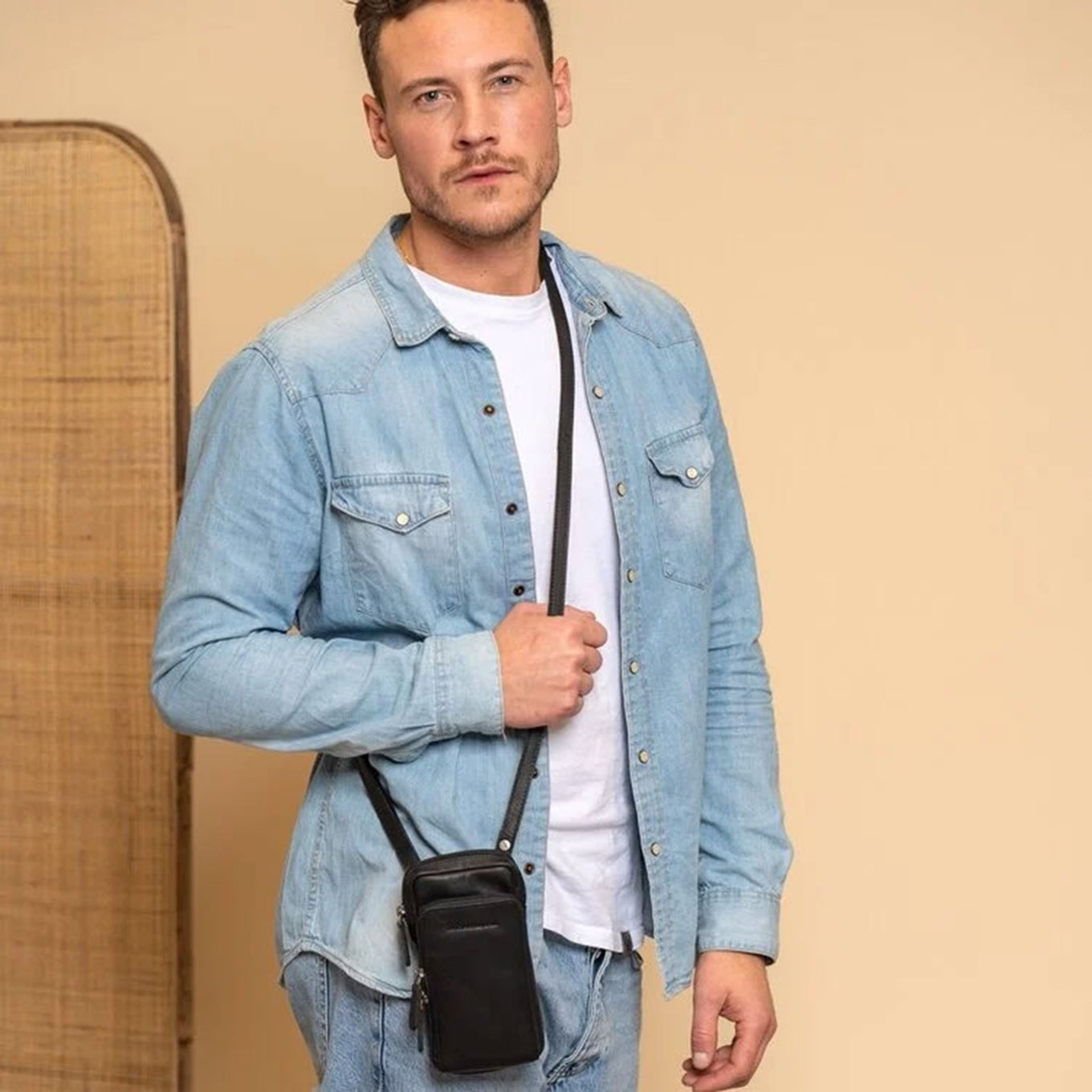 The Chesterfield Brand Valdes Telephone Bag cognac