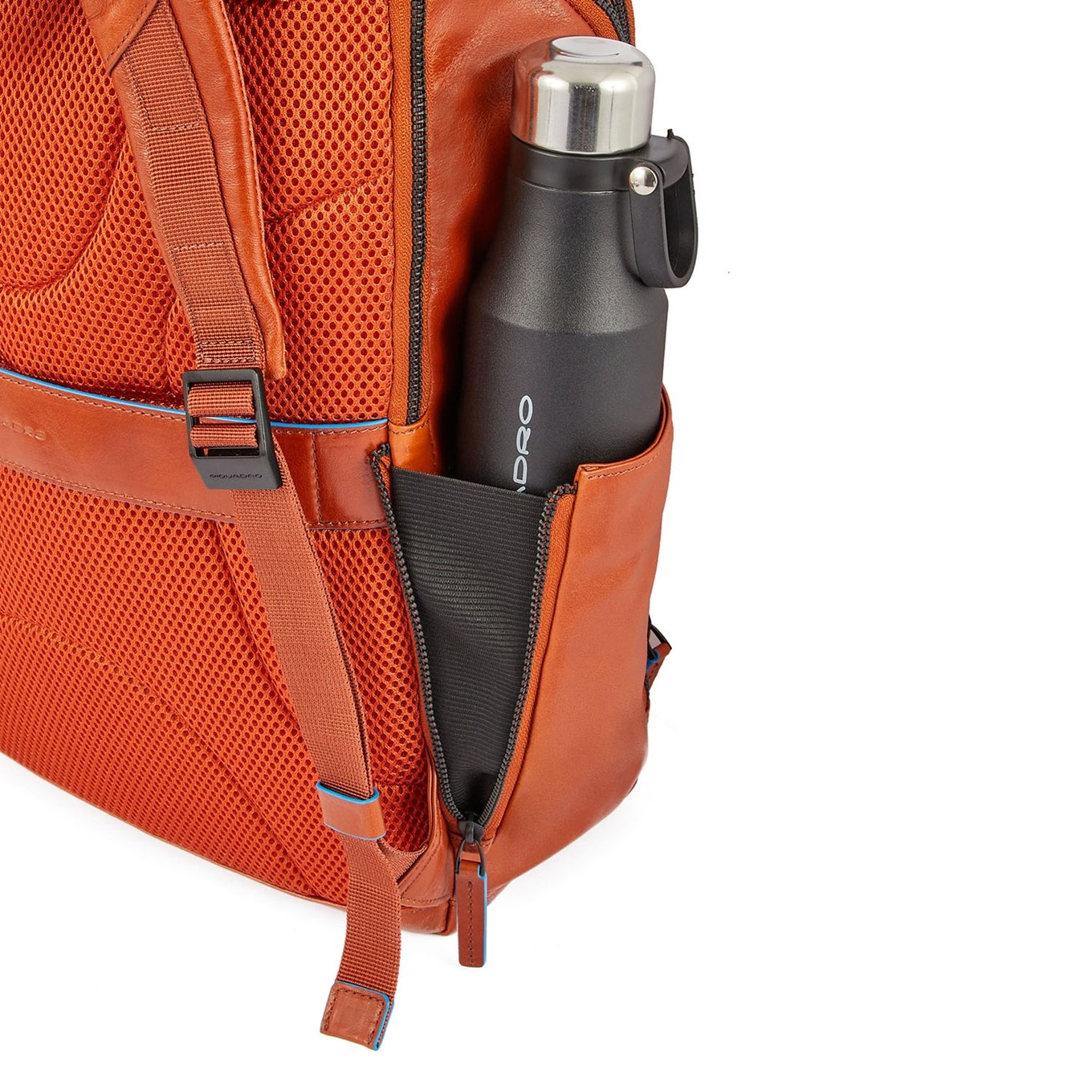 Blauer quadratischer Computerrucksack von Piquadro mit blauem Rucksack für das iPad Pro