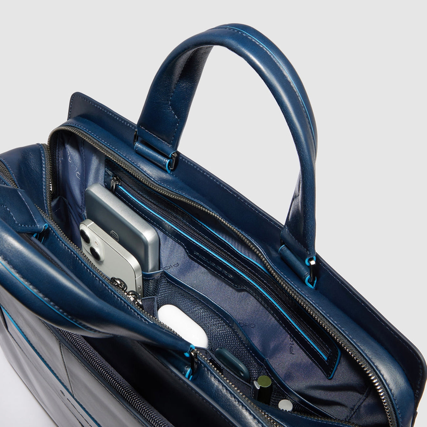 Piquadro B2 Laptop Shoulderbag 15.6" brown