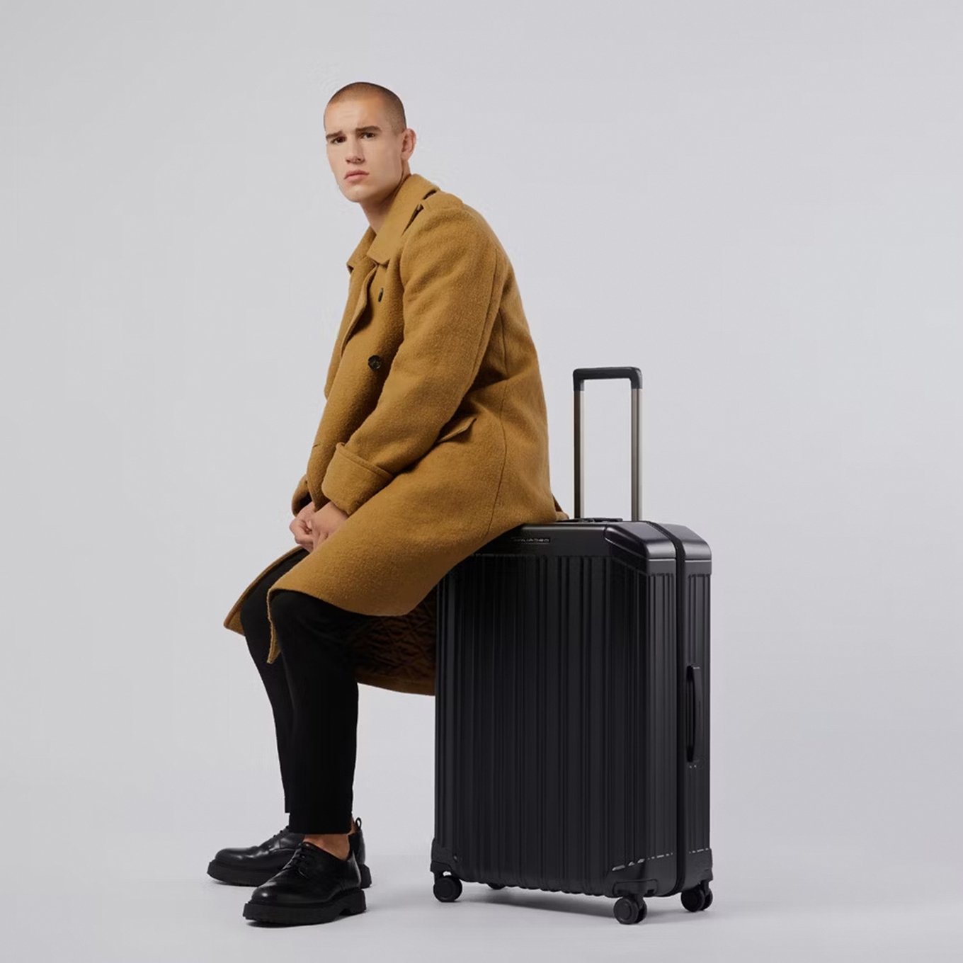 Piquadro PQ-Light Large Trolley matt black Hard Suitcase