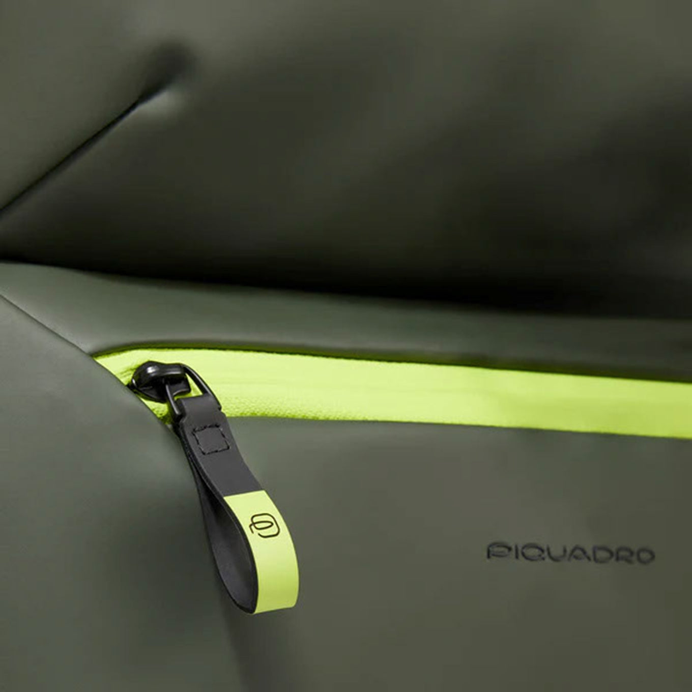 Piquadro C2OW Slim Cabin Spinner 55 verde