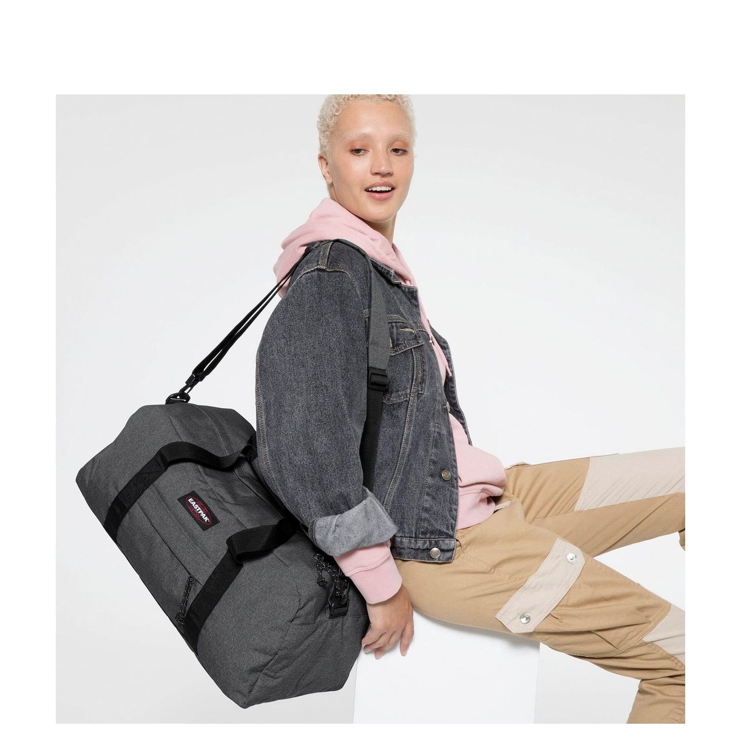 Eastpak Stand Weekendtas + black denim