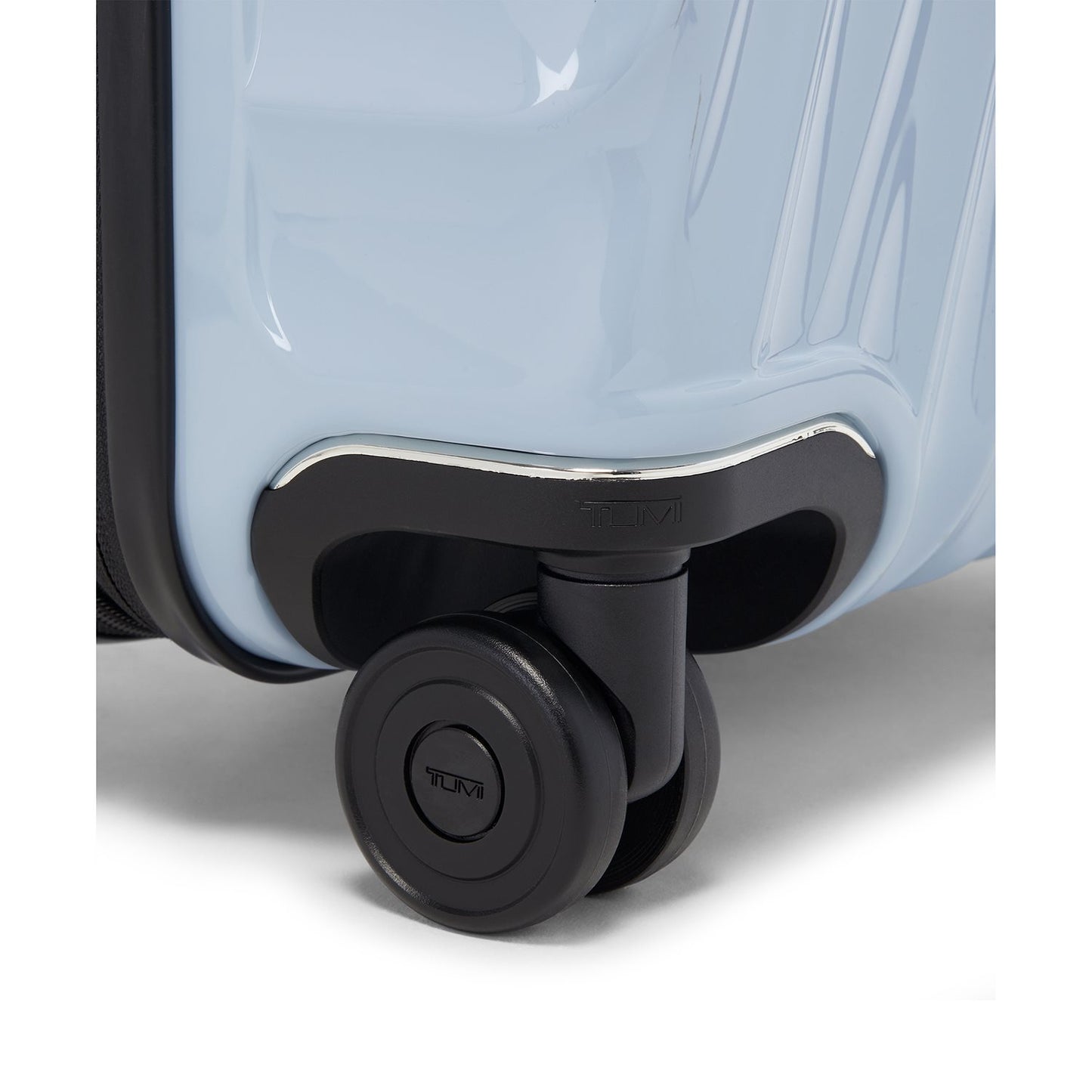 Tumi 19 Degree International Expandable 4 Wheel Trolley halogen blue