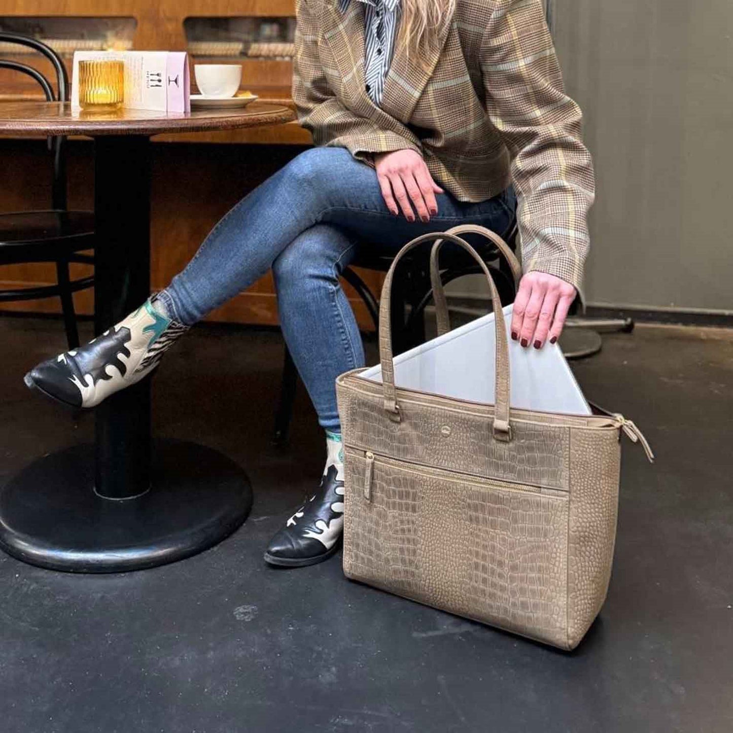 MÔSZ Viona Croco Laptopbag 15.6" taupe