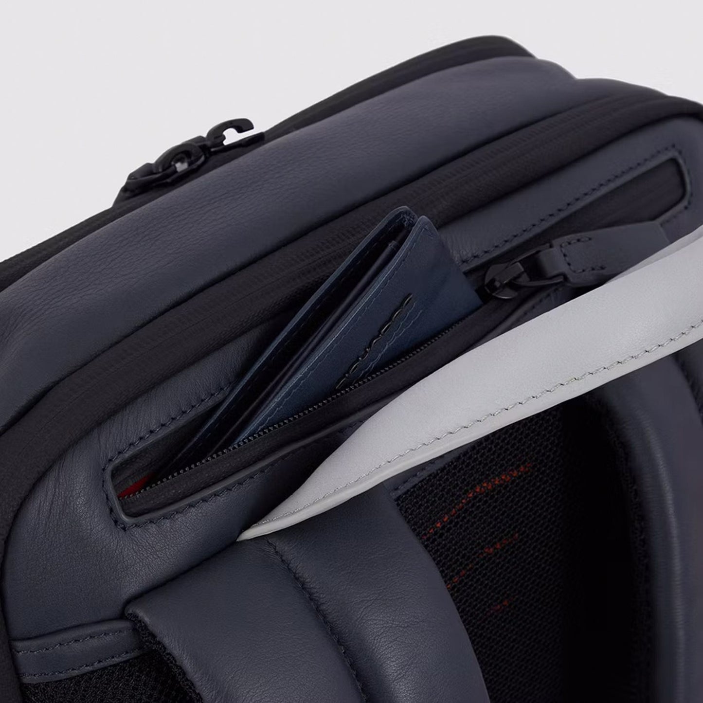 Piquadro Urban Fast-check Laptop and Ipad Backpack grey/black