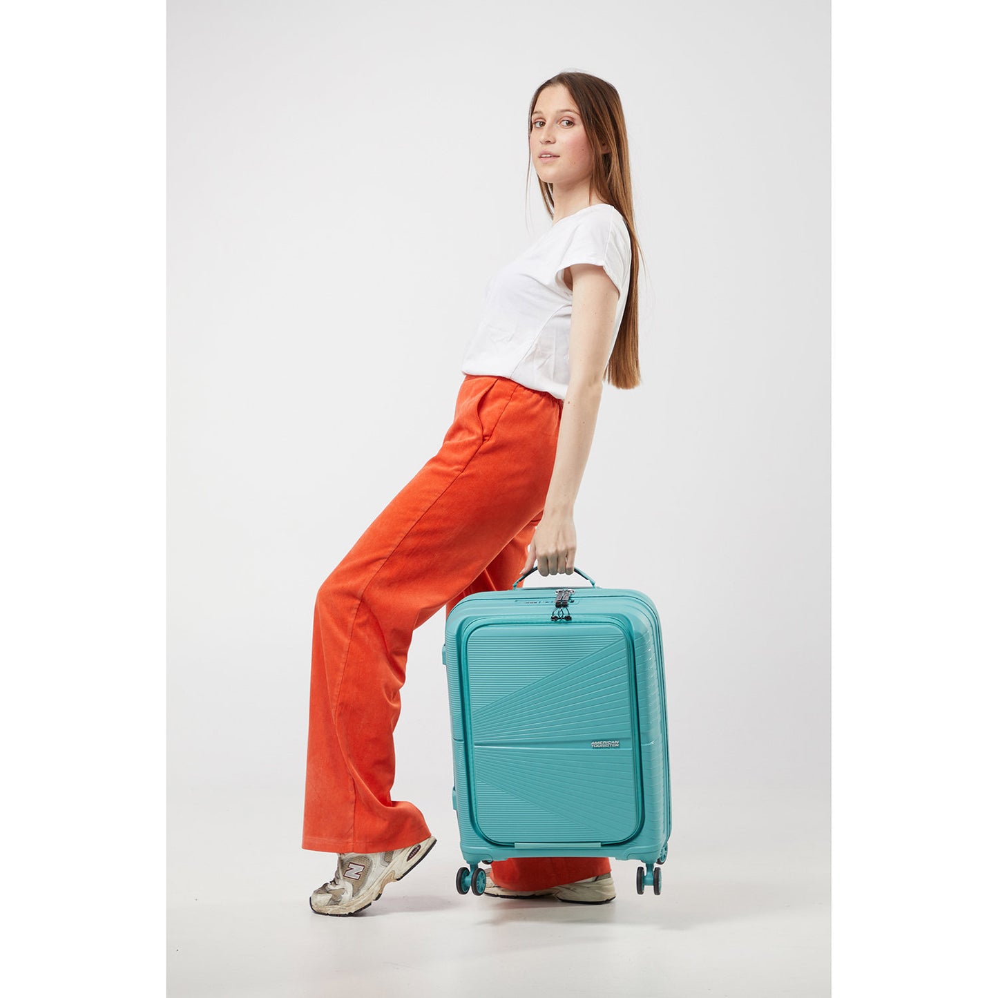 American Tourister Airconic Spinner 55 Frontl. 15.6" dusty turquoise