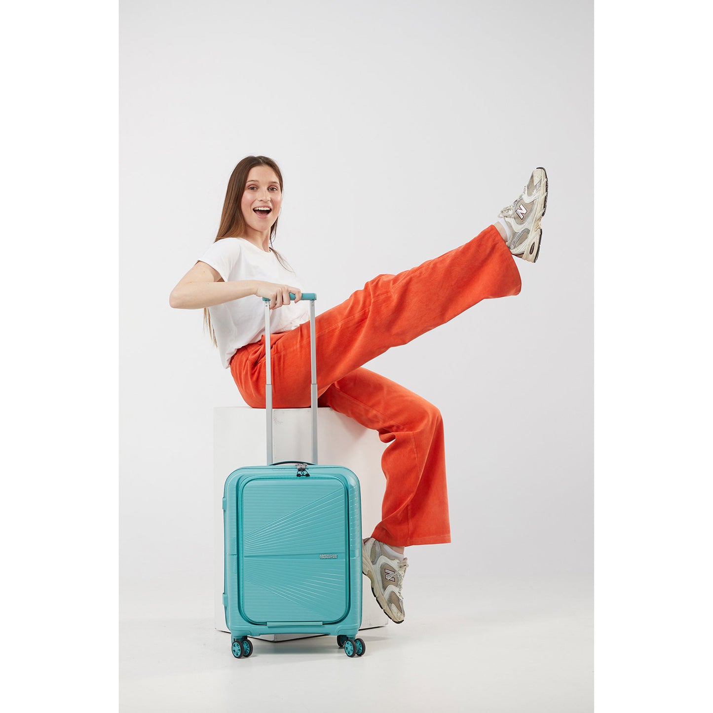 American Tourister Airconic Spinner 55 Frontl. 15.6" dusty turquoise