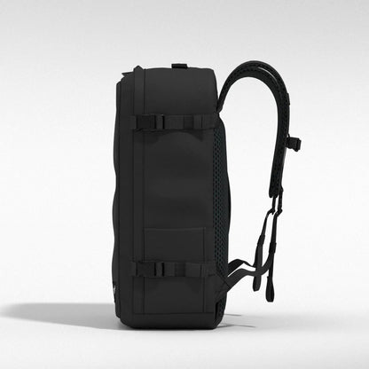 CabinZero Classic Plus 42L absolute black
