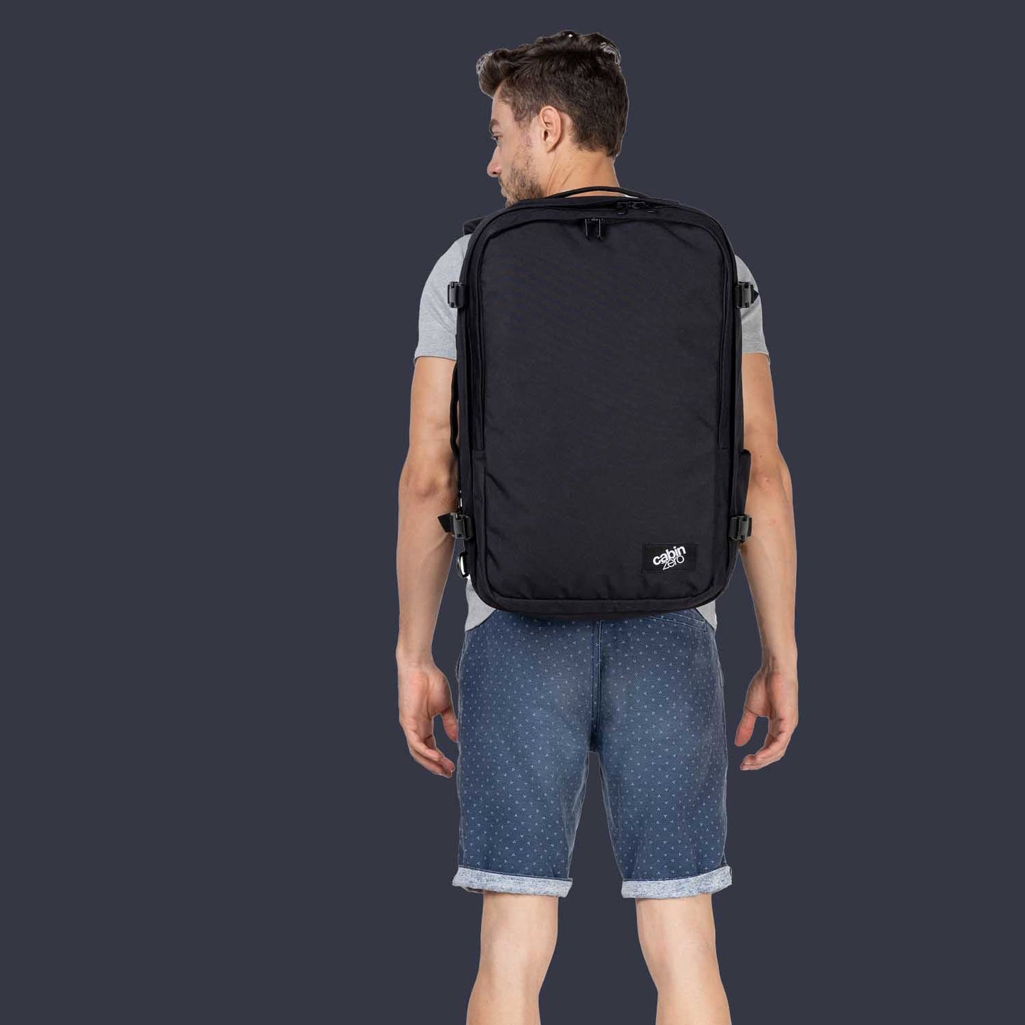 CabinZero Classic Pro 42L absolute black