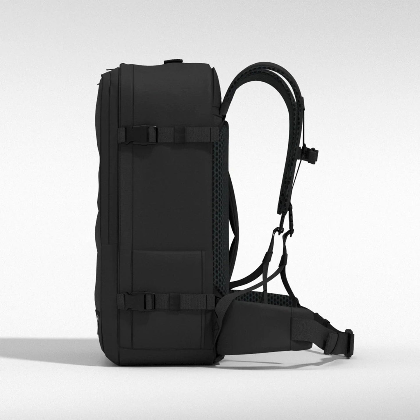 CabinZero Classic Pro 42L absolute black