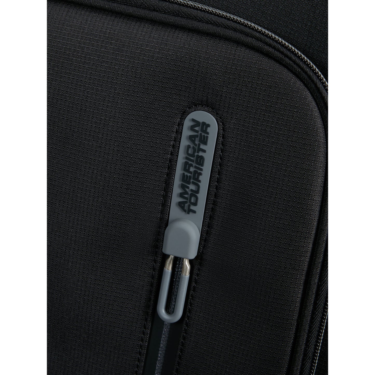 American Tourister Cloudrider  Spinner S Expandable TSA jet black