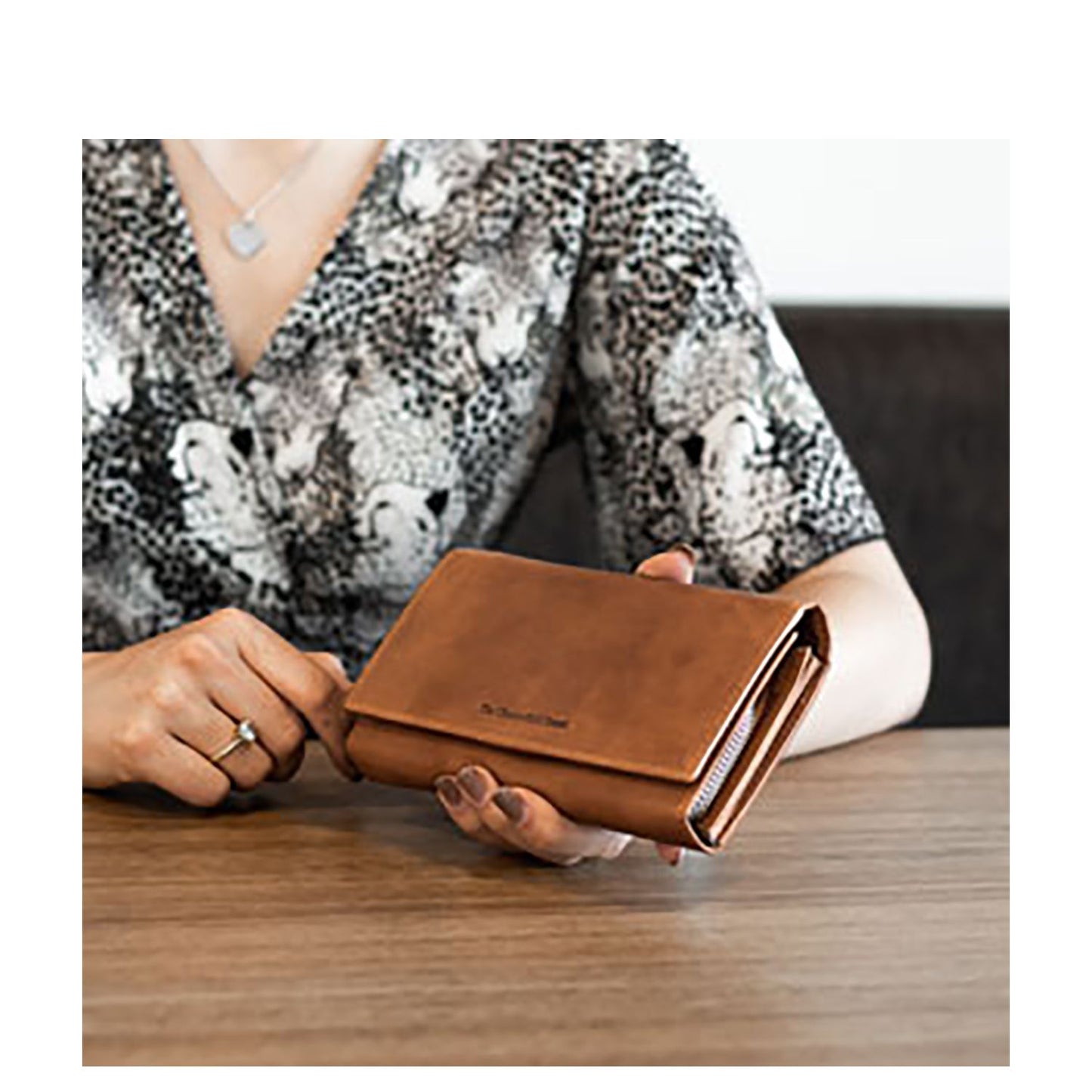 The Chesterfield Brand Mirthe RFID Wallet cognac