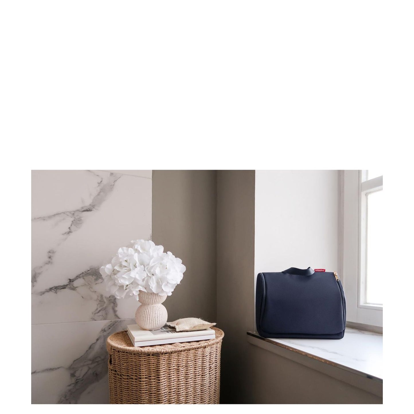 Reisenthel Travelling Toiletbag XL midnight gold