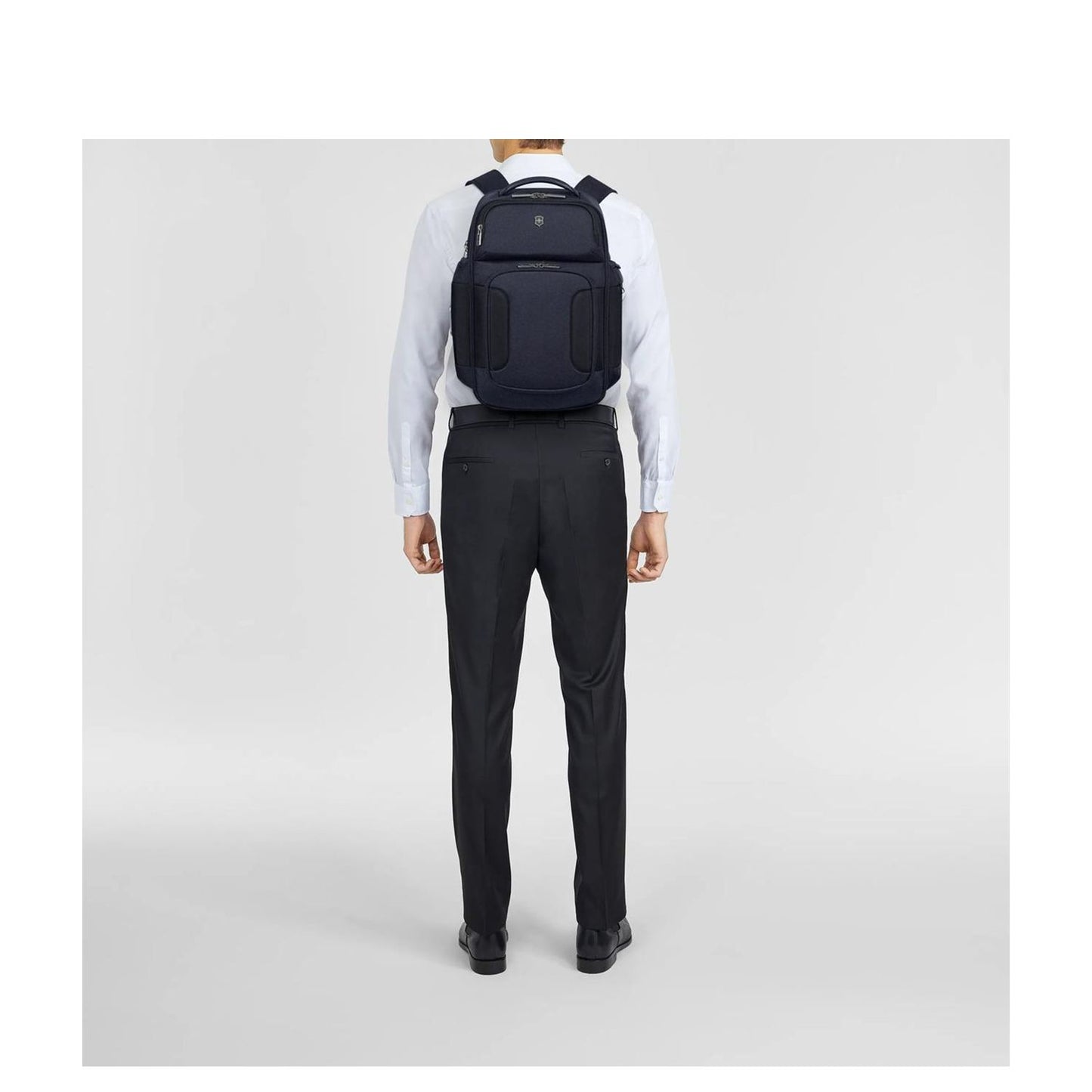 Victorinox Werks Traveler 7.0 Deluxe Backpack navy blue