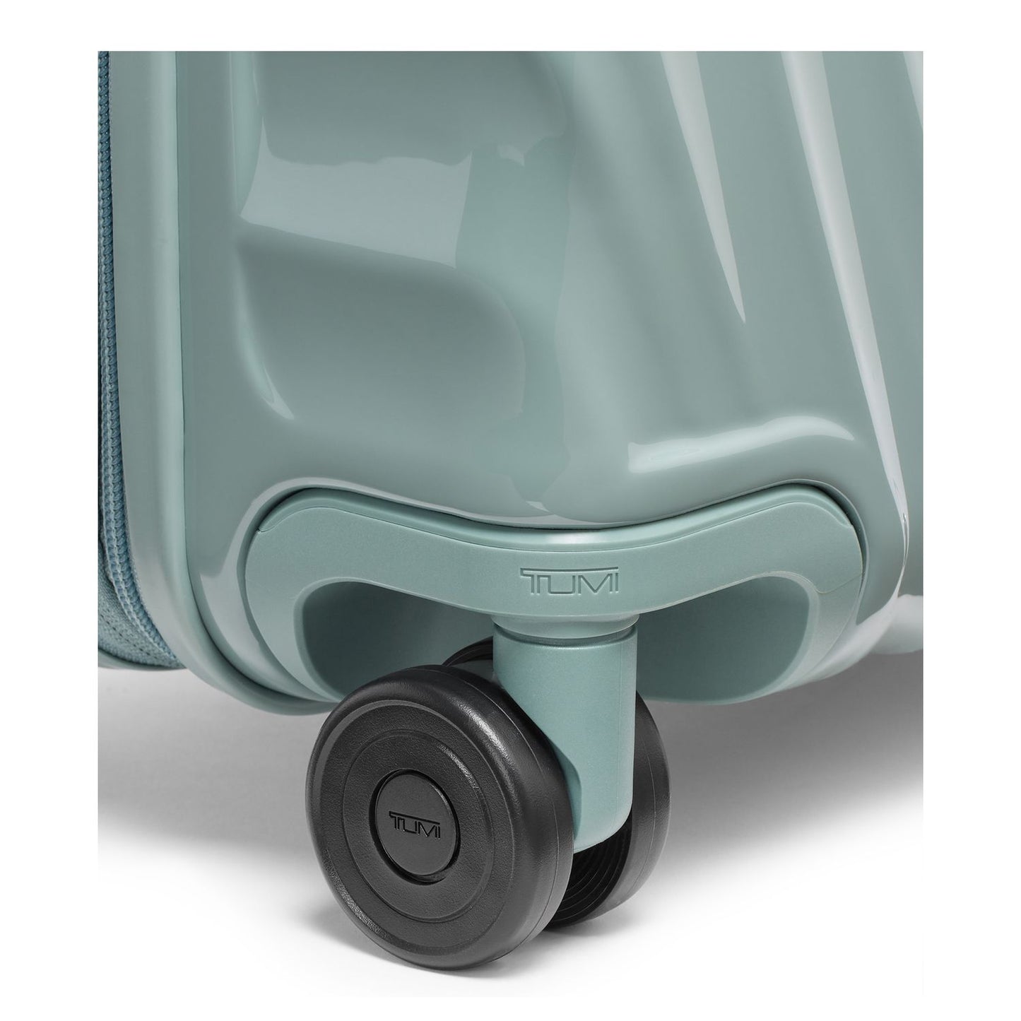 TUMI 19 Degree Intl Exp 4 Whl C/O thyme