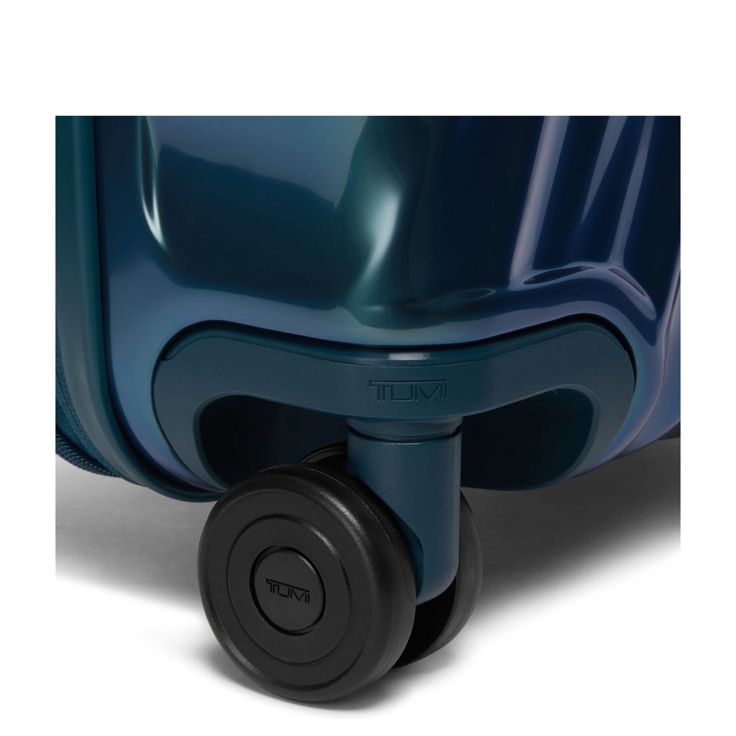 TUMI 19 Degree Intl Exp 4 Whl C/O light blue iridescent