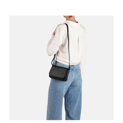 Burkely Antique Avery Isa Crossbody Flap black