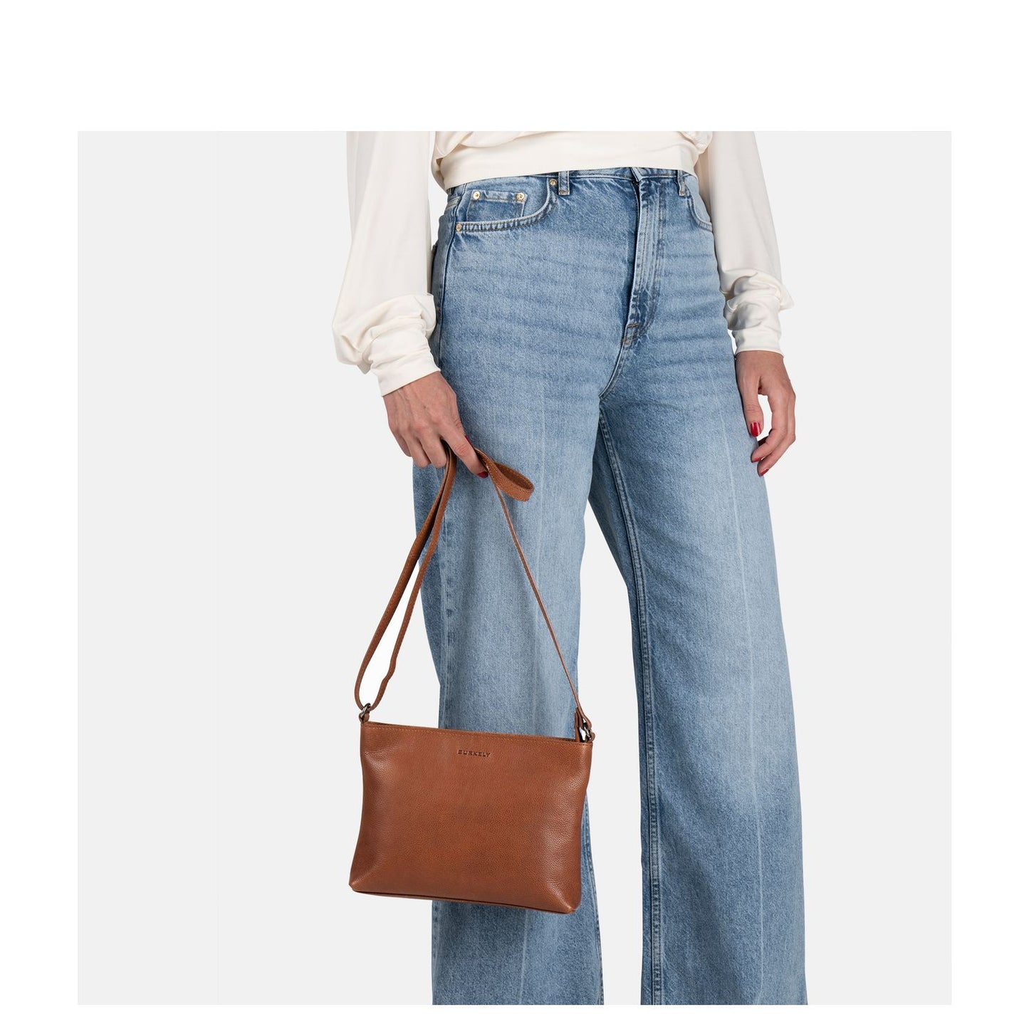 Burkely Antique Avery Jane Crossbody Zip Bag cognac