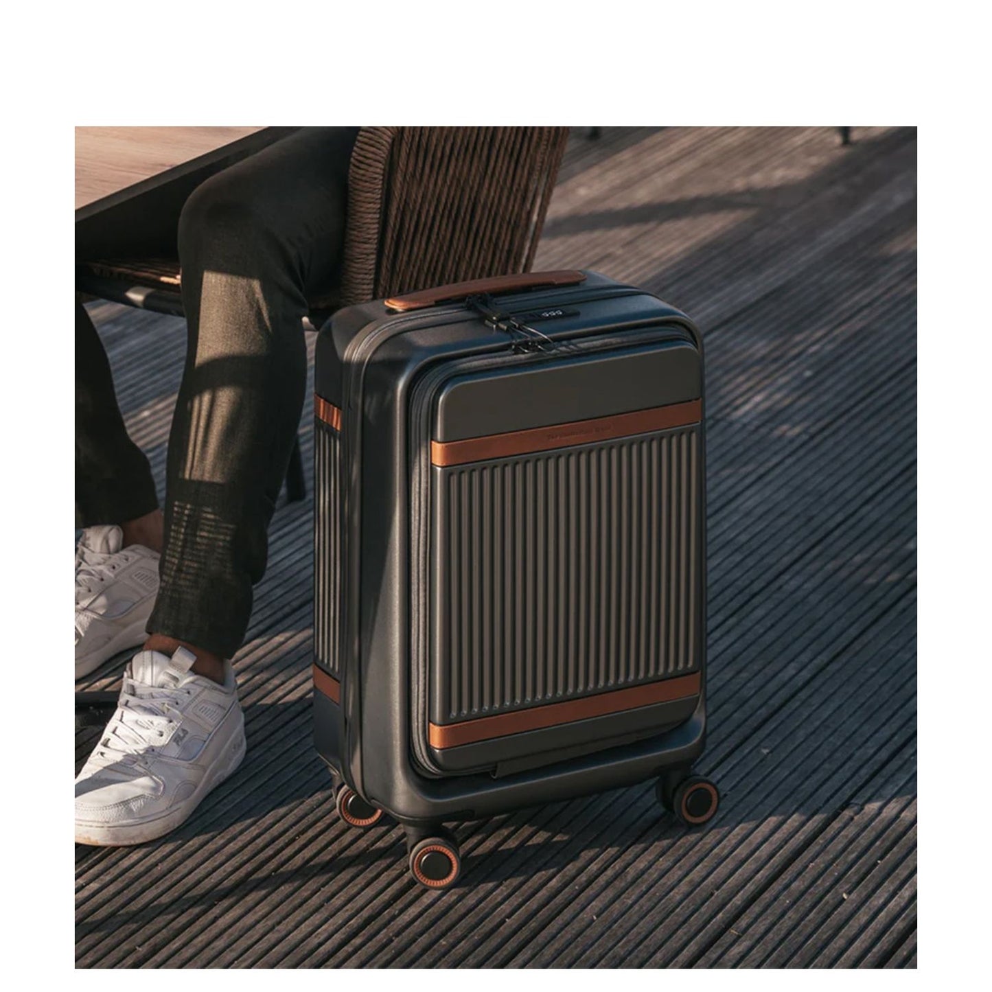 The Chesterfield Brand Zuna Handbagage Spinner 55 cm Laptop Voorvak - 44 liter - 55x36x23 cm - urban graphite