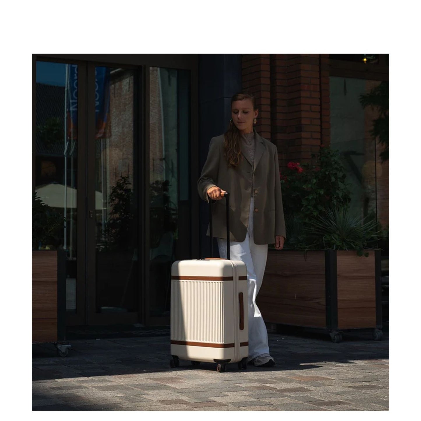 The Chesterfield Brand Zuna Spinner 66 cm - 78 liter - 66x46x26 cm - sandy beach