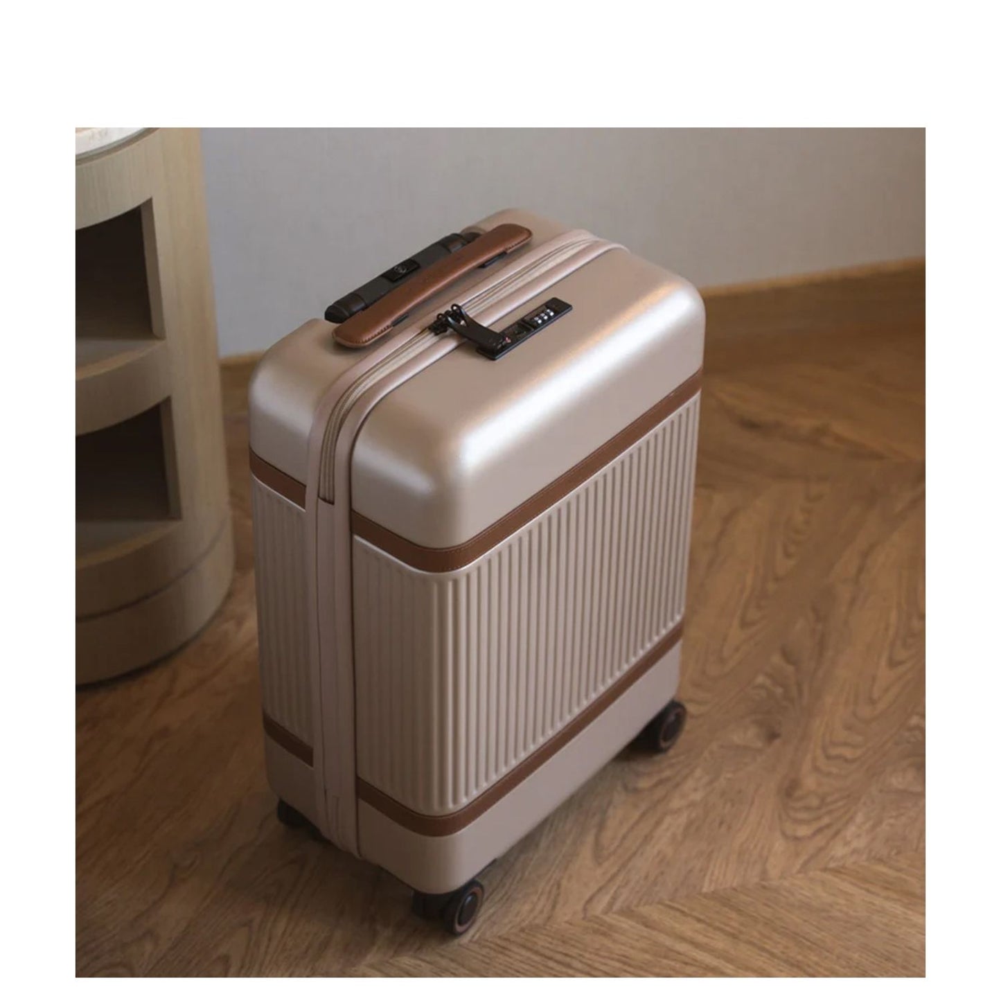 The Chesterfield Brand Zuna Handbagage Spinner 55 cm - 44 liter - 55x36x20 cm - champagne