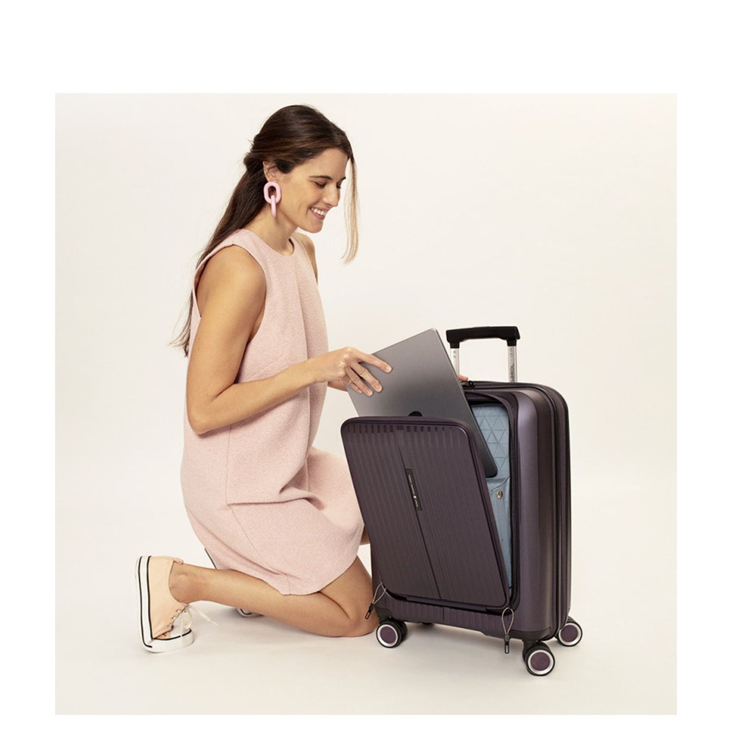 Gabol Brooklyn Handbagage Spinner 55 cm - 42 liter - met 15.6" laptopvak - 55x40x22 cm - lichtblauw