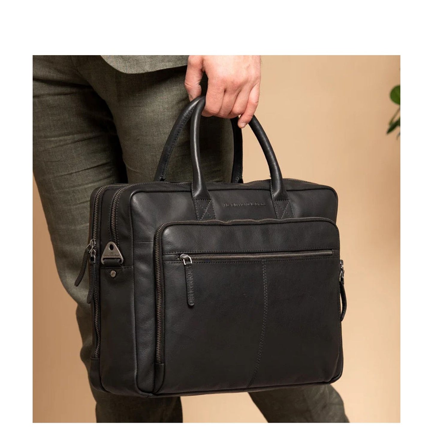 The Chesterfield Brand Tacama Laptop Schoudertas - 16" laptopvak - zwart
