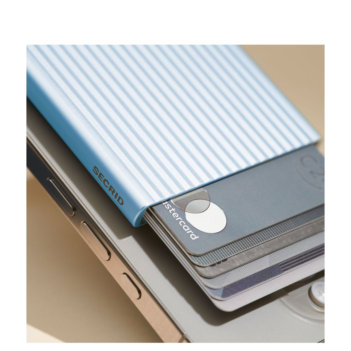 Secrid Cardprotector Pasjeshouder Fluted - voor magsafe - ice blue+