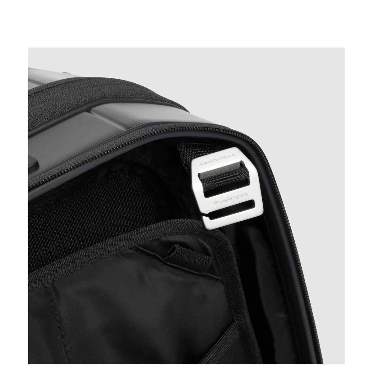 Piquadro PQ-Light Handbagage Spinner 55 cm - 47 liter - 17.3" laptopvak - 55x40x23 cm - matt black
