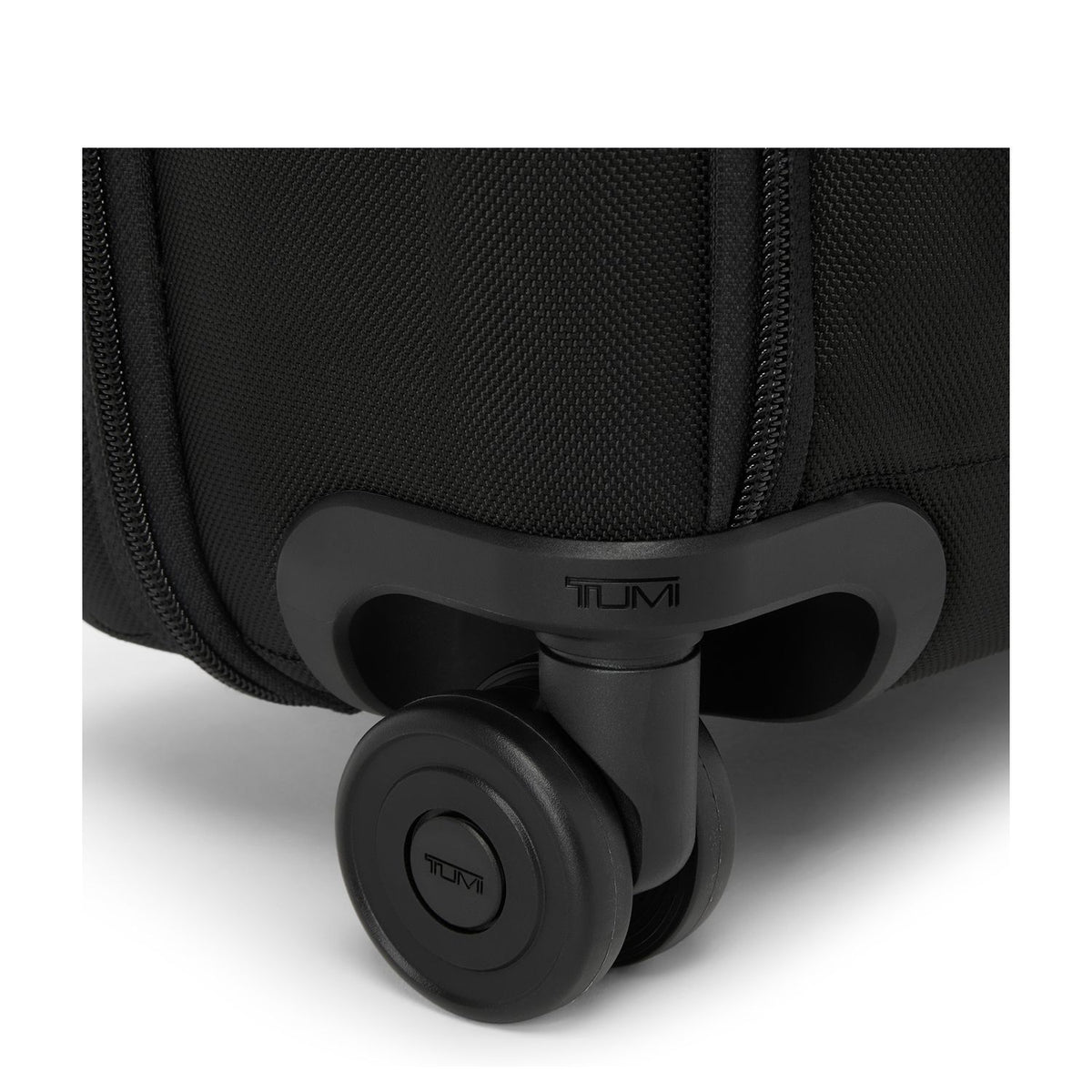 TUMI Alpha Compact Carry-On Handbagage Trolley 41.5 cm - 24 liter - 15" laptopvak - 41.5x40x23 cm - black