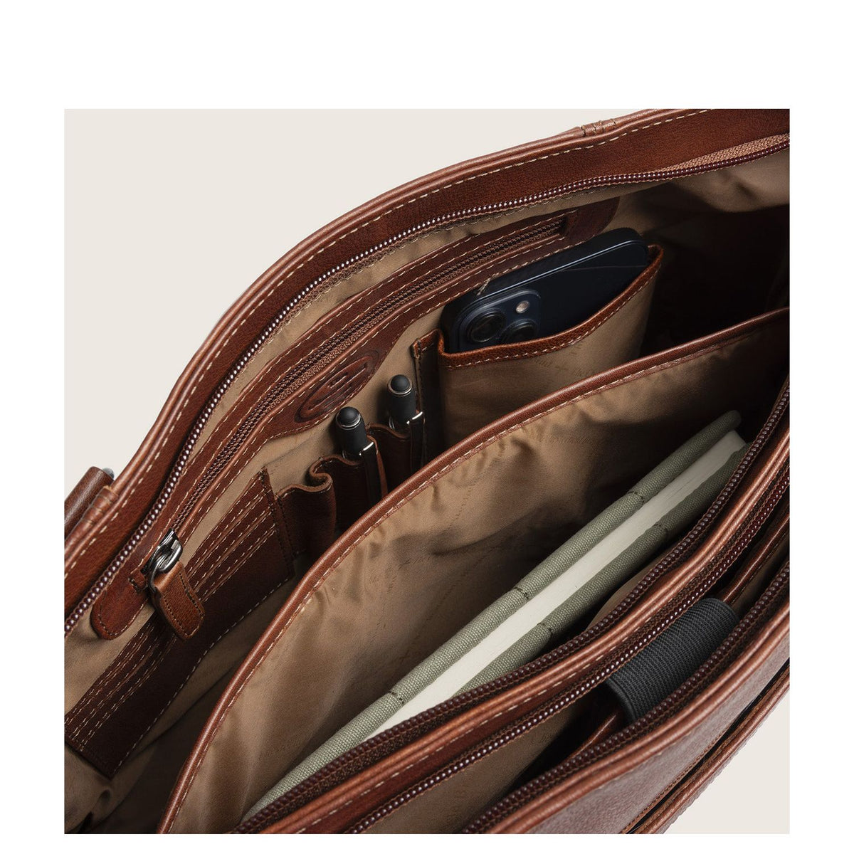 The Chesterfield Brand Alverino Schoudertas - 14" laptopvak - cognac
