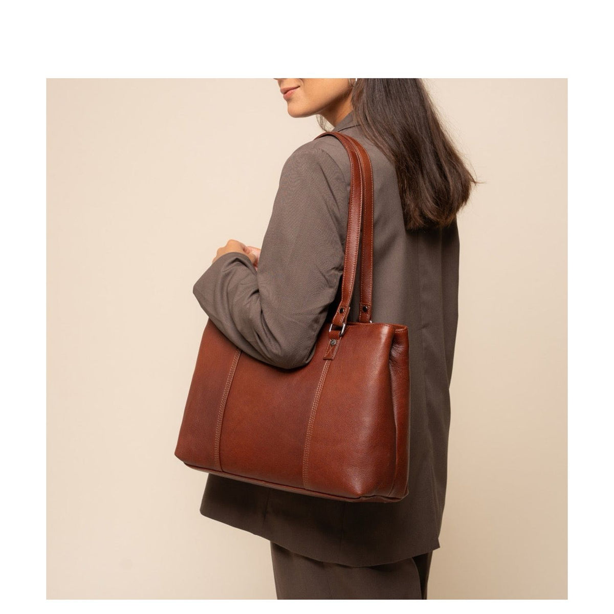 The Chesterfield Brand Alverino Schoudertas - 14" laptopvak - cognac