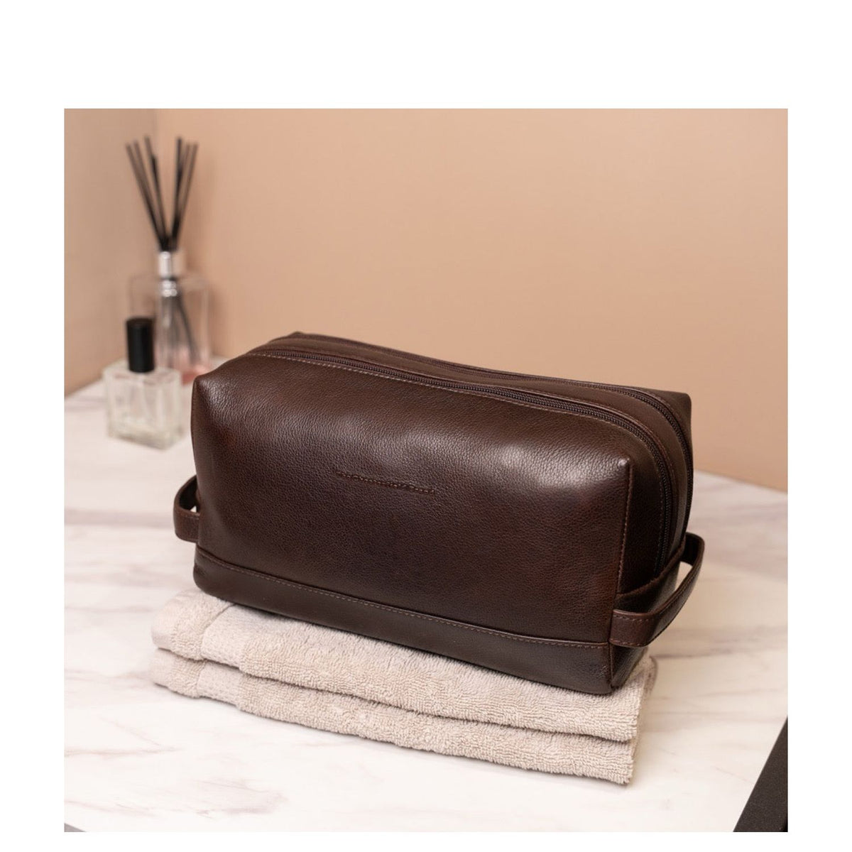 The Chesterfield Brand Montelaro Leren Toilettas bruin