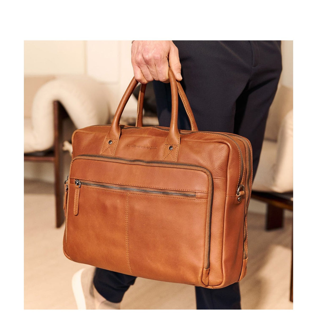 The Chesterfield Brand Tacama Laptop Schoudertas - 16" laptopvak - cognac