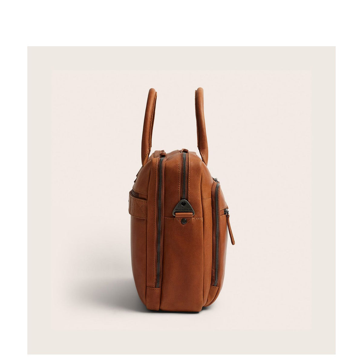 The Chesterfield Brand Tacama Laptop Schoudertas - 16" laptopvak - cognac